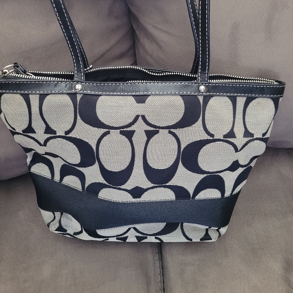 Coach - Picture 2 of 5